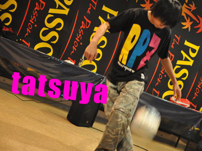 FREESTYLE FOOTBALL(フリースタイルフットボール)パフォーマンスUNIT RAPAZ(ラパス)のパフォーマーtatsuya。